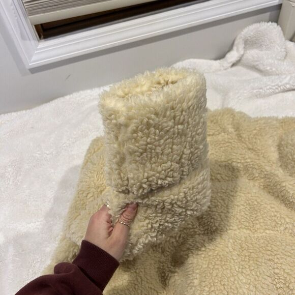 NWT Patagonia Recycled High Pile Fleece Down‎ Jacket Women Sz L In Beige - Picture 8 of 8